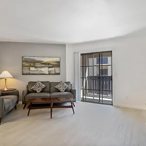 Apartment Newly Renovated 2br W Pool By Gia, Phoenix
